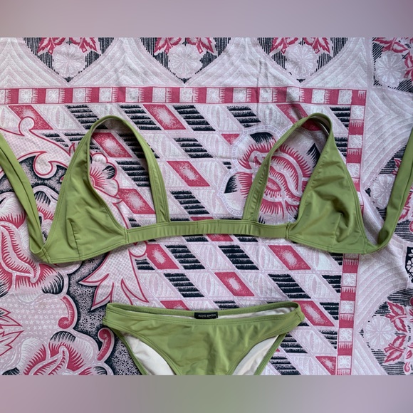 Bikini - Picture 3 of 3